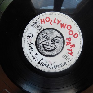 S É R I E “ B O Î T E S D E N U I T” - Série de 12 boîtes de bobines de films (diamètre 18 ou 27,5cm) recouvertes d’un vinyle et de sa lune unique en carte à gratter. “Ce soir, la lune s'amuse...”.