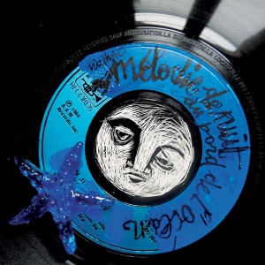 S É R I E “ B O Î T E S D E N U I T” - Série de 12 boîtes de bobines de films (diamètre 18 ou 27,5cm) recouvertes d’un vinyle et de sa lune unique en carte à gratter. “Mélodie de nuit au bord de l'océan”.