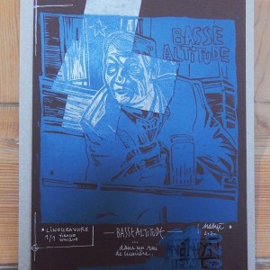 “Basse altitude” – Dans un rai de lumière - Linogravure monotypée sur papier : 20 x 28 / Format lino : 19 x 19 cm / Exemplaire unique (hommage à Philippe Léotard) - Estampe -