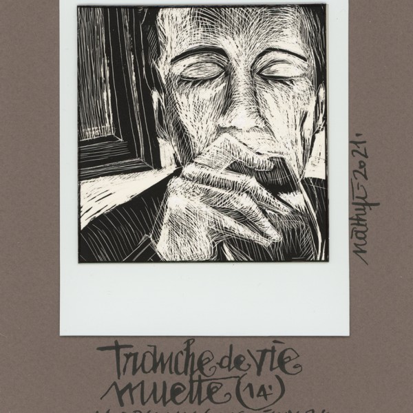 Série TRANCHE DE VIE MUETTE - n°14 > Carte à gratter de nathyi. Format polaroïd sur une planche, titre calligraphié à la plume et encre de chine. “Le breuvage des dieux ?”